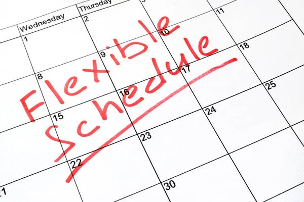 Joustava aikataulu kirjoitettu kalenteriin . — kuvapankkivalokuva