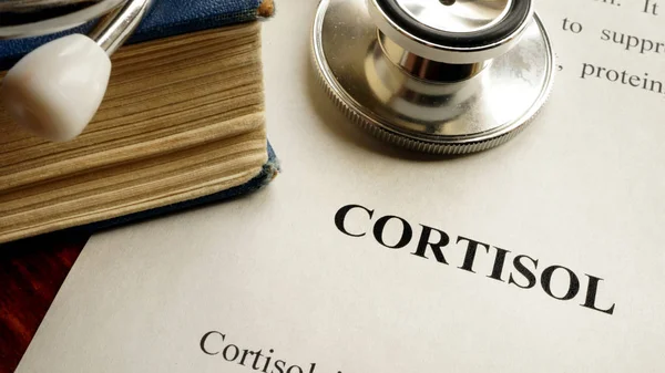 Titre Cortisol écrit sur une page. Concept des hormones . — Photo