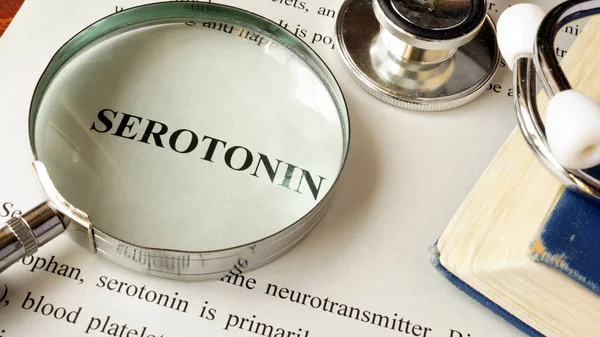 Serotonina escrita em uma página . — Fotografia de Stock