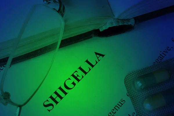 Documento con diagnosi shigella su un tavolo . — Foto Stock