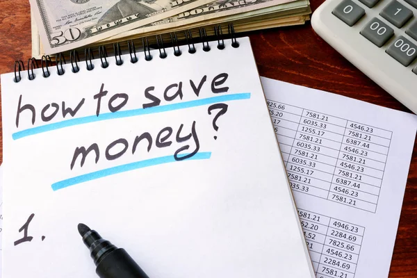 Nota con il titolo come risparmiare denaro . — Foto Stock
