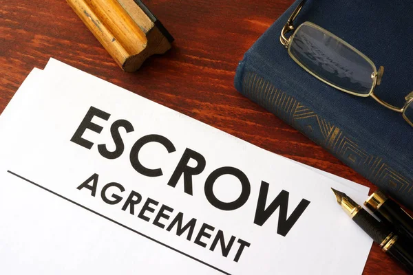 Document with title escrow agreement. — Stock Photo, Image