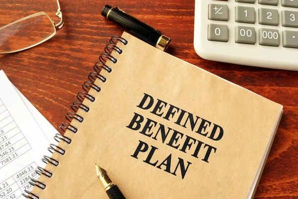 Buch mit Titel Defined Benefit Plan. — Stockfoto