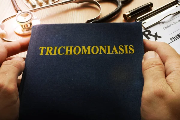 Libro con titolo Trichomoniasis in a hospital . — Foto Stock
