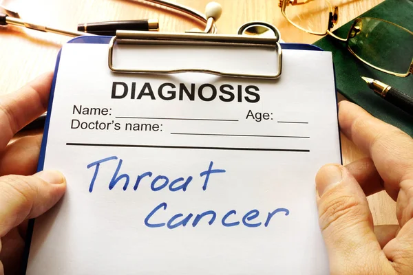 Una forma diagnostica con parole Cancro alla gola . — Foto Stock