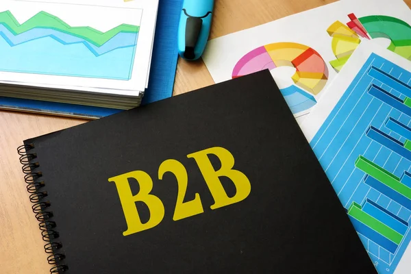 Libro con titolo marketing b2b in un ufficio . — Foto Stock