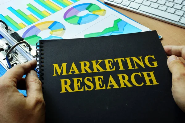 Documentos con título de investigación de marketing . — Foto de Stock