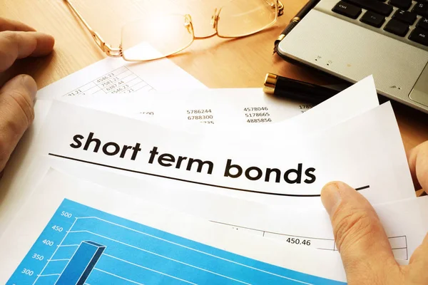 Documentos con títulos bonos a corto plazo . —  Fotos de Stock