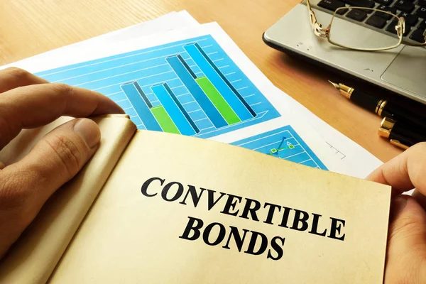 Libro con página sobre bonos convertibles . —  Fotos de Stock