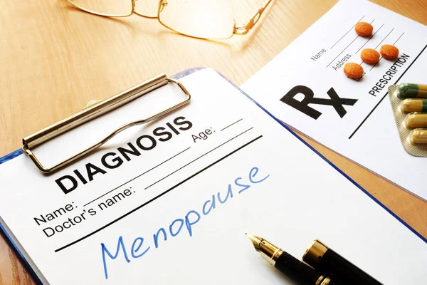 Menopausa escrita em um formulário de diagnóstico . — Fotografia de Stock