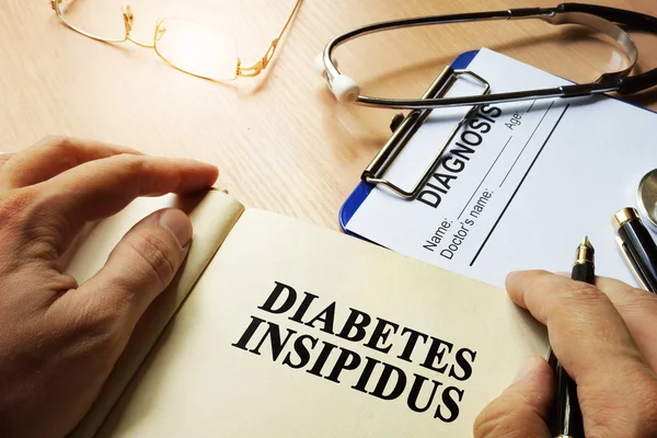 Livro sobre Diabetes insipidus e forma de diagnóstico . — Fotografia de Stock