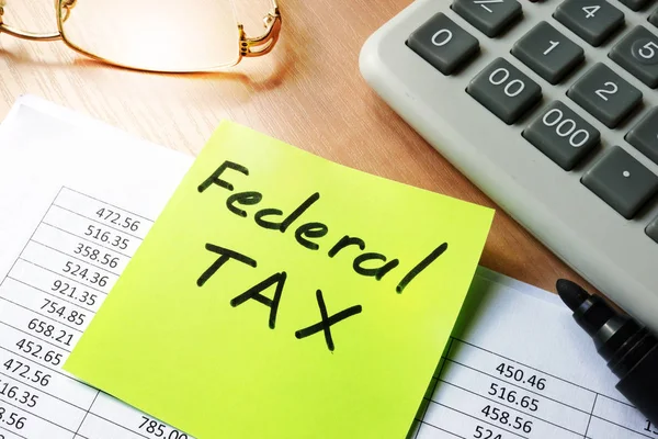 Дотримуйтесь слів федеральних податкових та фінансових документів . — стокове фото