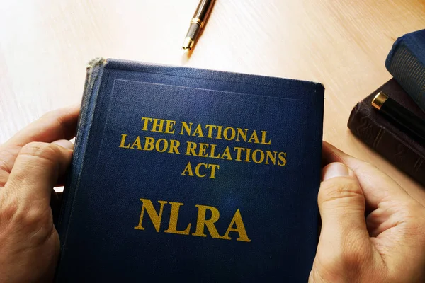 Le concept de la Loi nationale sur les relations de travail (LRTN) . — Photo