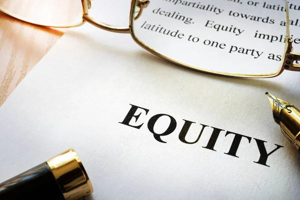 Pagina met het woord "equity". — Stockfoto