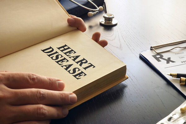 Heart disease written in a book. — Stock Photo, Image