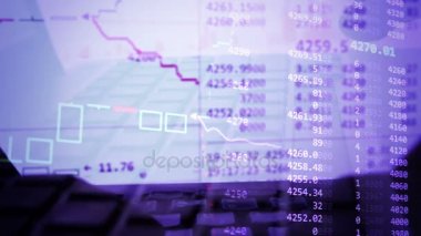 Online arka plan ticaret. Hisse senedi grafikleri ile laptop çalışma Aracısı.