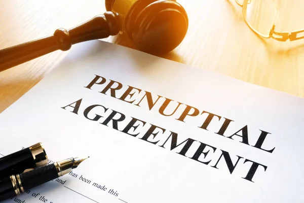 Prenuptial agreement and gavel in a court. — Stock Photo, Image