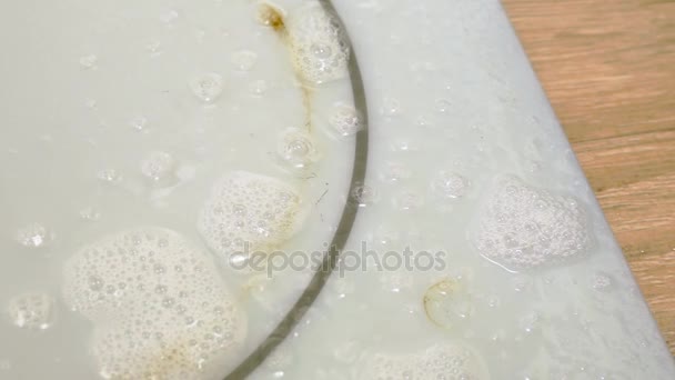 Makro Der Schmutzigen Induktionsherd Waschen Reinigung Der Küche — Stockvideo