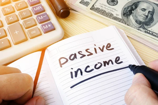 Passive income written in a note. — Stock Photo, Image