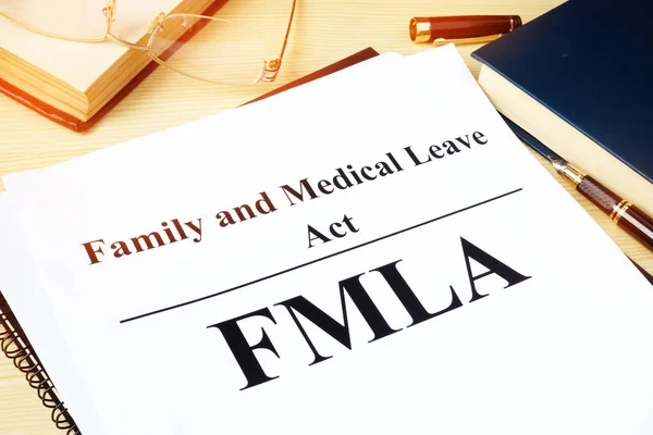 Fmla сім'ї and Medical Leave Act на столі. — стокове фото