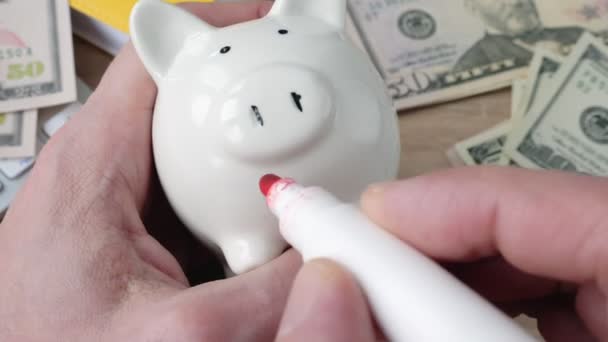 Rijkdom Spaar Geld Concept Man Trekt Een Glimlach Een Piggy — Stockvideo