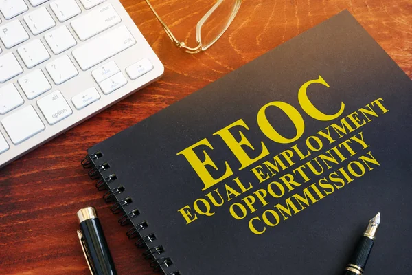Eşit istihdam fırsatı Komisyonu Eeoc bir masa üzerine.