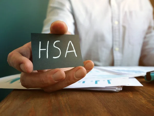Hand innehar Health Savings konton Hsa inskription. — Stockfoto