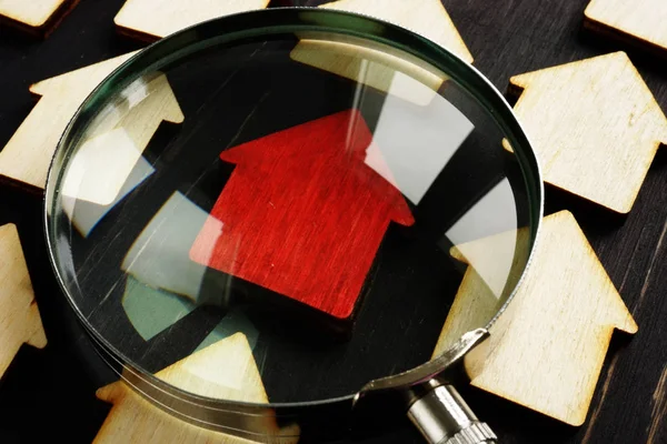 Property assessment for tax and sell. Wooden homes and magnifying glass. — Stock Photo, Image