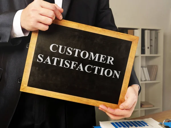 Customer satisfaction sign on the blackboard. — 스톡 사진