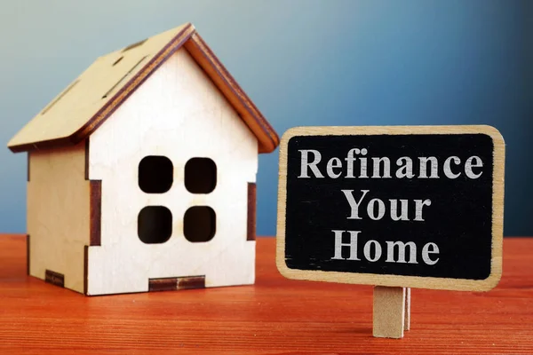 Refinance Your Home mortgage board and wooden house. — 스톡 사진