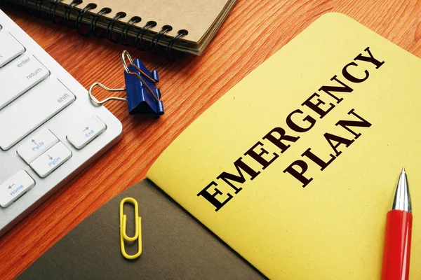Pohotovostní plán nebo připravenost na katastrofy na stole. — Stock fotografie