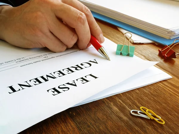 Man is signing lease agreement by the pen. — Stock Photo, Image