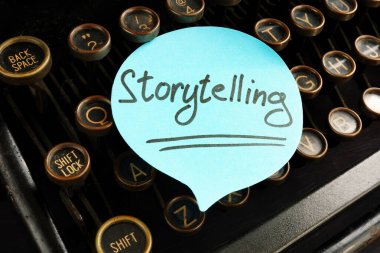 Eski daktiloda hikaye anlatma işareti.