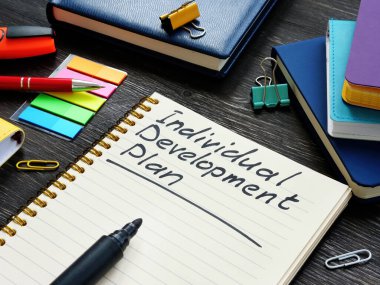 Ahşap yüzeyde Bireysel Geliştirme Planı IDP.