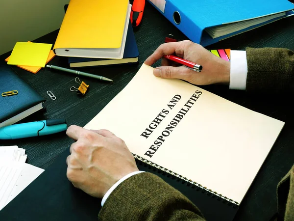 Manager Reads Employee Rights Responsibilities List Book — Stock Photo, Image