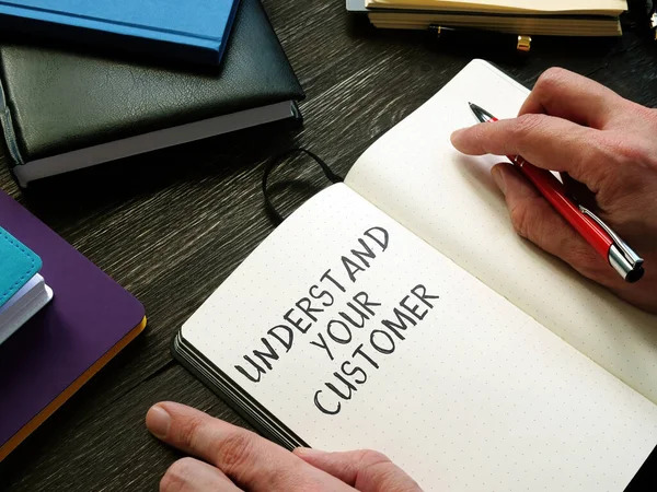 Businessman Writes Understand Your Customer Notepad — Stock Photo, Image