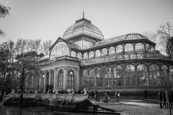 Madrid, İspanya - 16 Ocak 2016 Retiro Park Kristal Sarayı