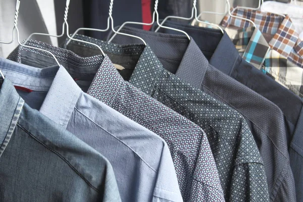 Camisas planchadas en tintoreria — Stockfoto
