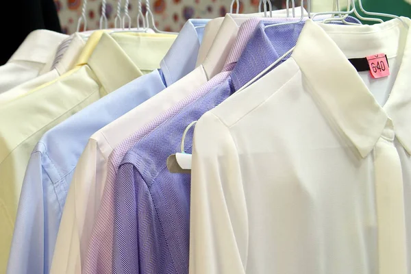 Gestreken Shirts Stomerij Hanger — Stockfoto