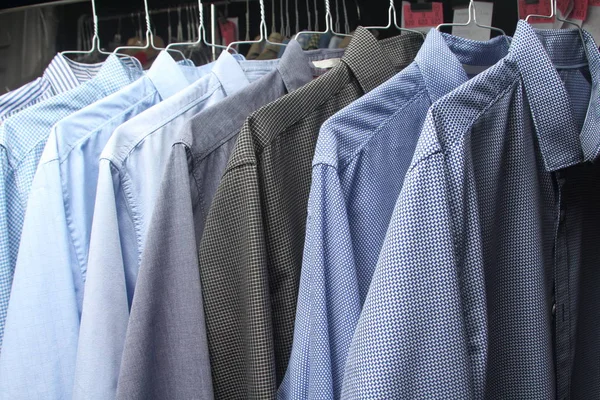 Gestreken Shirts Stomerij Hanger — Stockfoto