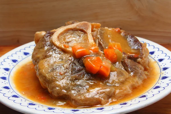 Patates ve sebzeli domuz güveci.