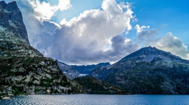 Alp Gölü Lac d 'Emosson' da Alp geçidi. Emosson Barajı.
