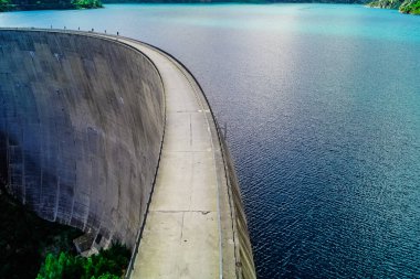 Alp Gölü Lac d 'Emosson' da Alp geçidi. Emosson Barajı.
