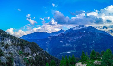Alp Gölü Lac d 'Emosson' da Alp geçidi. Emosson Barajı.