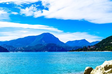 Ser-Ponson, Fransa 'nın güneydoğusunda, Durance Nehri üzerindeki Provence-Alpes-Cte d' Azur bölgesinde bir rezervuar..