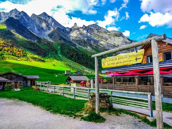 Fransa 'nın güneydoğusunda Alplerin eteğindeki Savoie tarihi bölgesi..