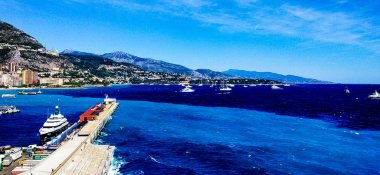 Monako Prensliği. Monako, Güney Avrupa 'da, Fransız Rivierası yakınlarındaki Ligurian Denizi kıyısında yer alır. Cüce hali. Monte Carlo 'daki kumarhane. Cote d 'azur