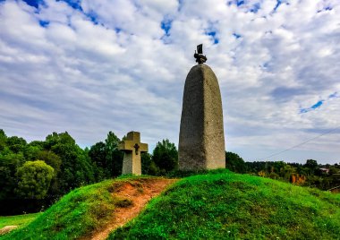 Andreapol, Rusya 'nın Tver bölgesinde bir şehirdir. Batı Dvina kıyısında bir anıt taş dikildi. Taşın üzerinde bir tekne var, şehrin bir sembolü.. 