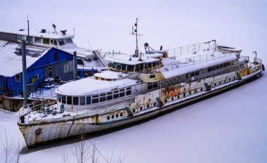 Samara şehri. - Rusya. Samarka Nehri üzerindeki köprü