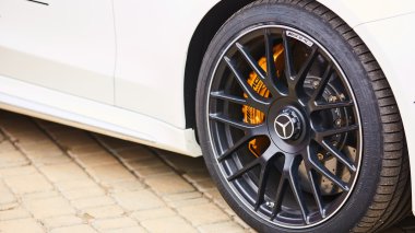Kiev, Ukrayna - 4 Ekim 2016: Mercedes Benz yıldız deneyim. Test sürüşleri ilginç serisi